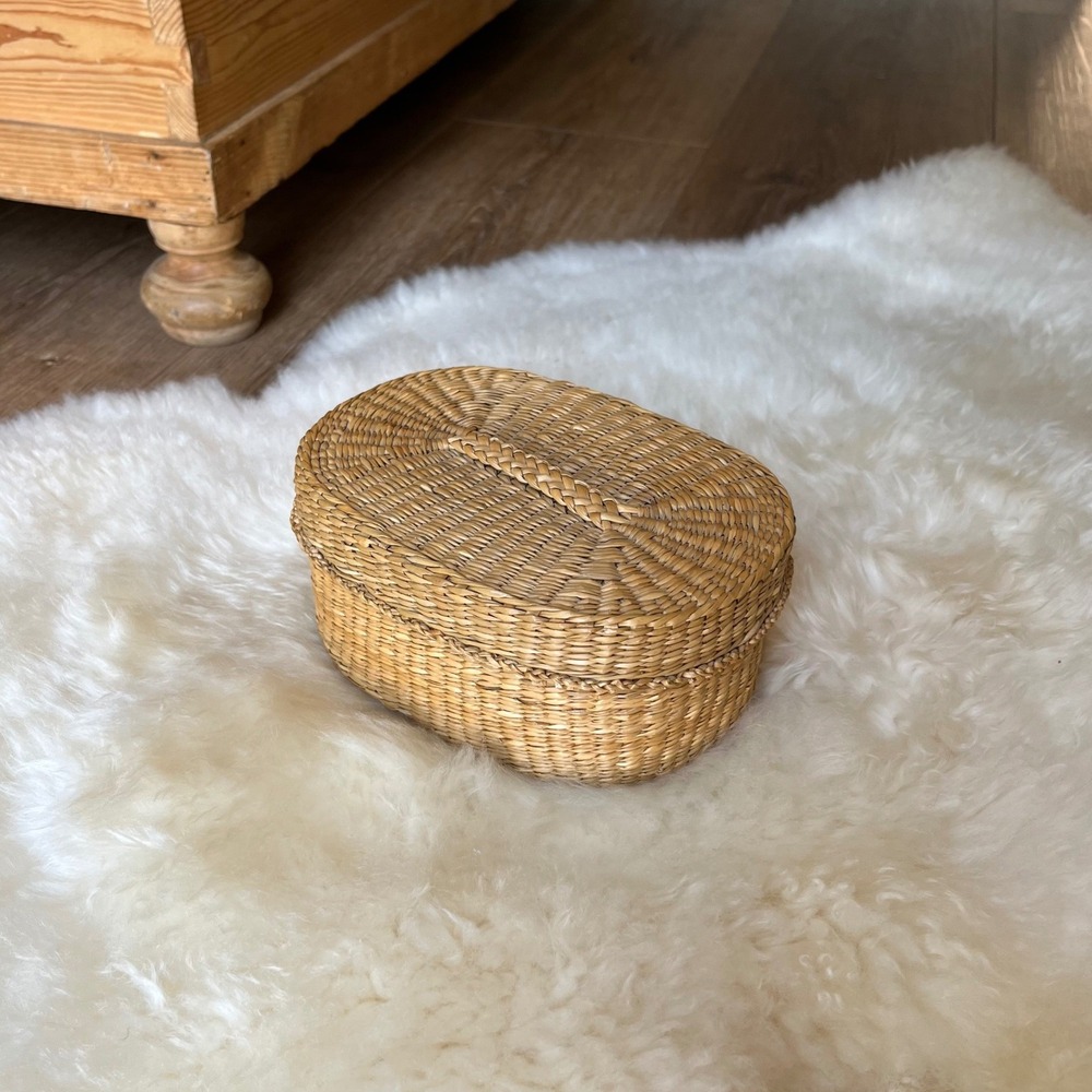 Vintage Liddedโ Basket